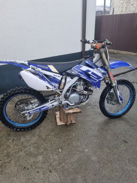Vând cross yamaha