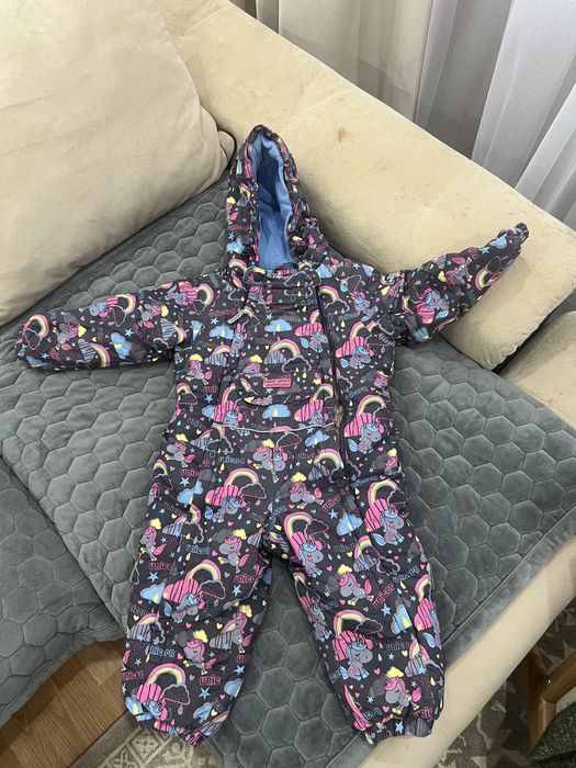 Продам зимний комбинезон для девочки