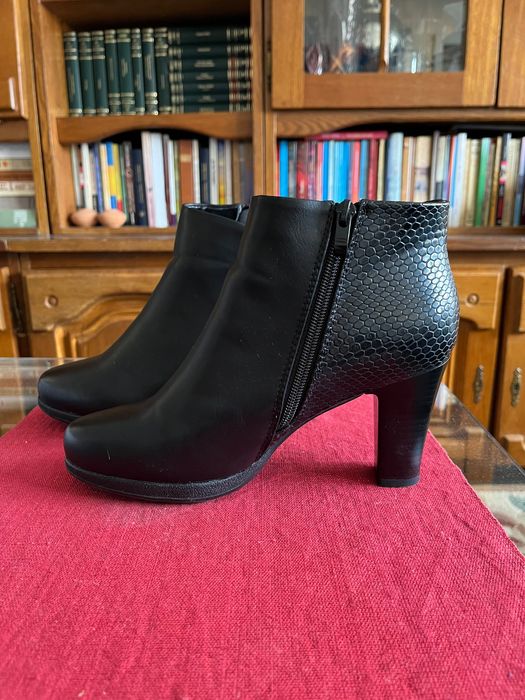Botine negre cu toc gros