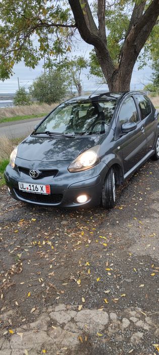 Toyota Aygo 1.0. 2011 год.