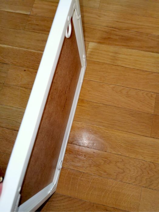 Картина от пощенски марки 17 бр. коне в бяла рамка 20,5 х 28,5 х 2 см