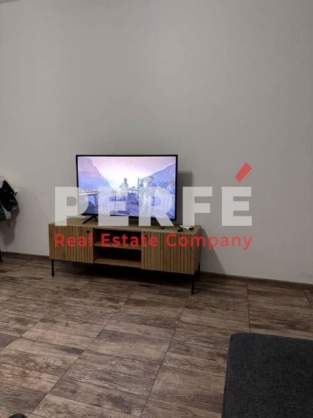 Дава се под наем Двустаен апартамент в Бургас, Изгрев - 70 кв.м за 612 € - Снимка #2