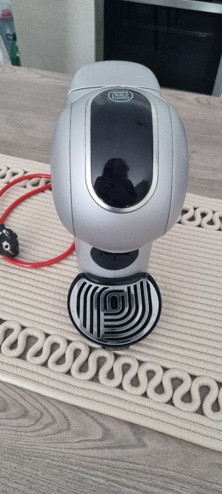 Vând expresor Krups Nescafe Dolce Gusto