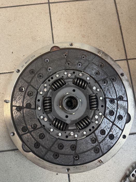 Vând kit volantă + ambreiaj Volkswagen Touareg 2.5 TDI