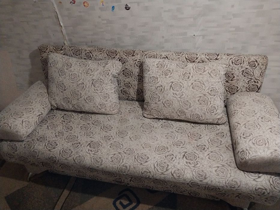 Продам   диван .