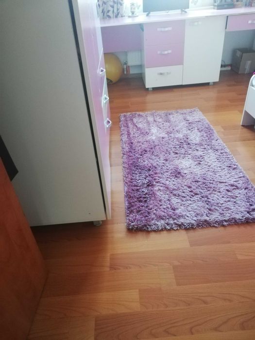 Vând apartament la casă