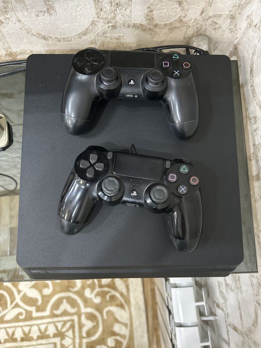 Playstation 4 Slim 500gb (2 джойстика в подарок)