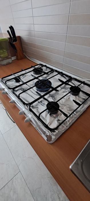 Plita pe gaz cu 5 ochiuri de gatire