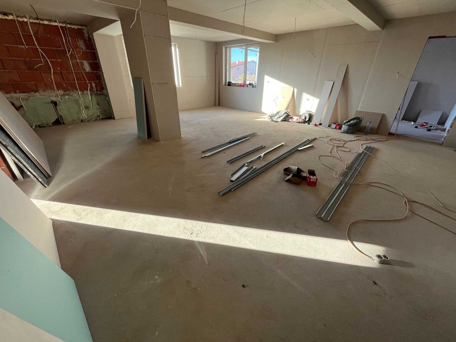 Продава се двуетажна, напълно обновена къща в гр. Крън