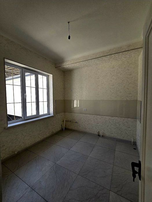 Корзинка ва метро якинида, Арзон нархга, 2 сотихли ер  5 хона ,янги уй