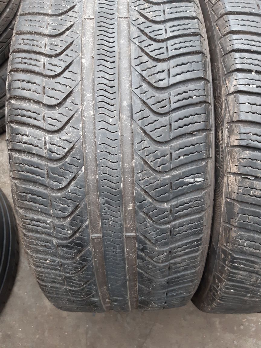 2  anvelope 225/40r18  marca Pirelli an 2021 preț 440 lei ambele