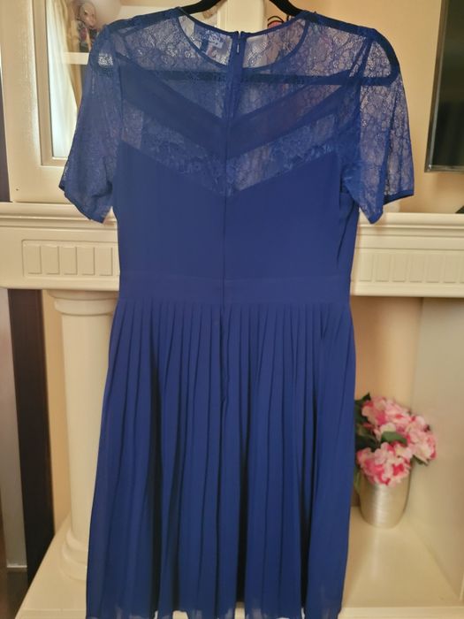 Vand rochie eleganta, impecabila