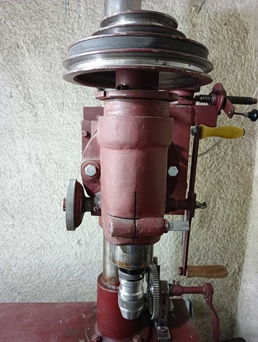 Vând freză verticala de banc