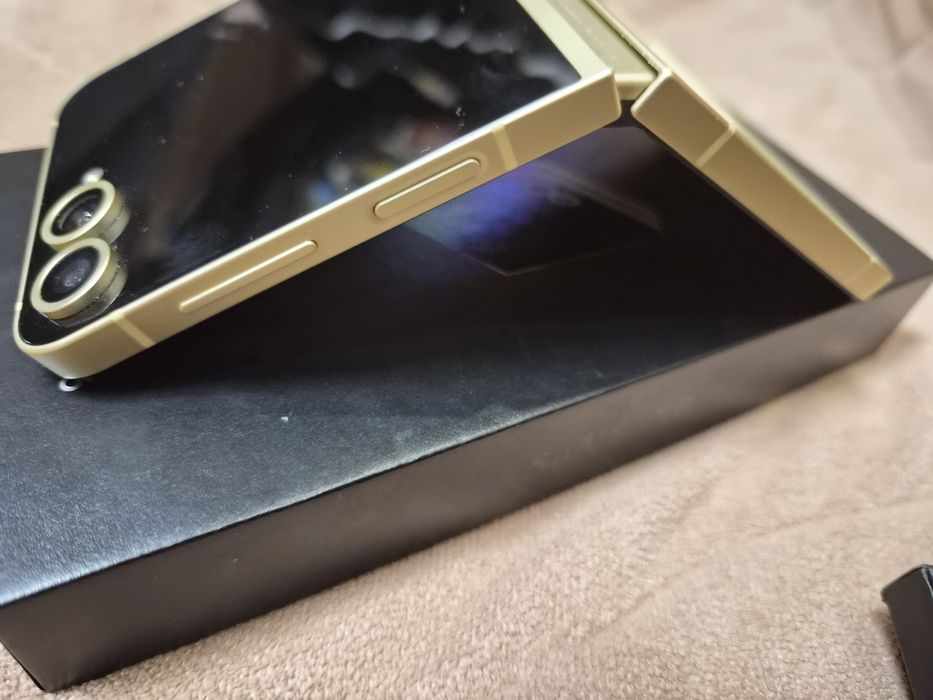 Samsung galaxy flip 6