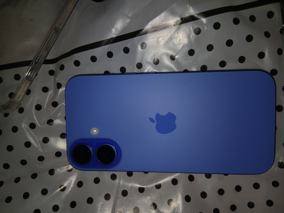 Продам IPhone 16