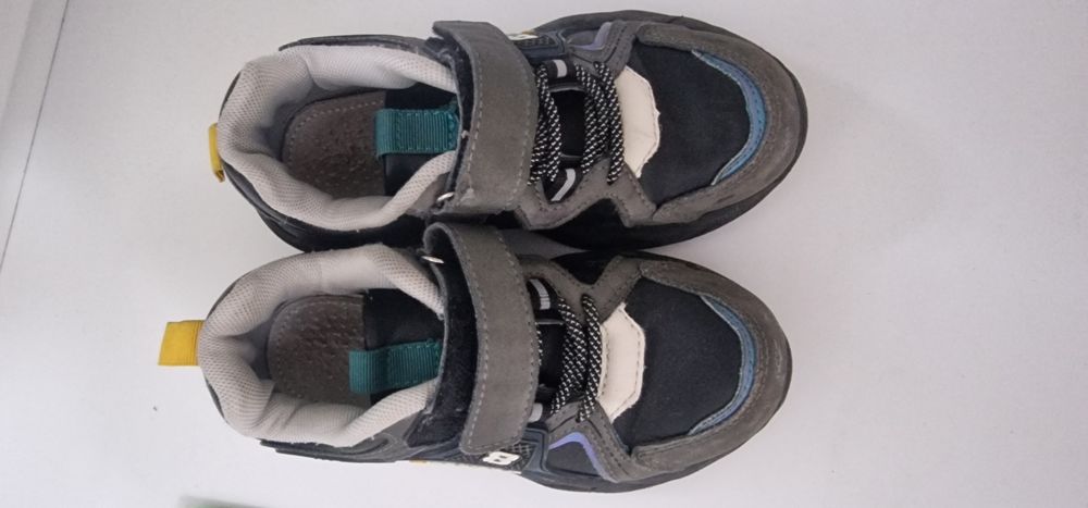 Продам детскую обувь