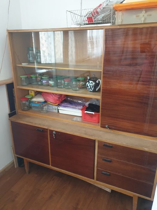 Сервант дерево. Состояние среднее