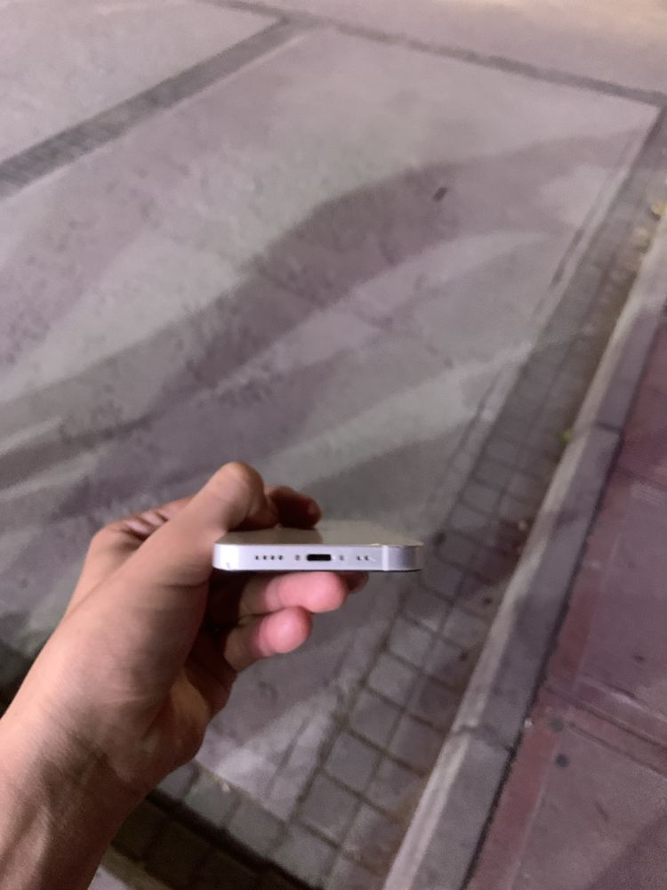 Iphone 12 mini.