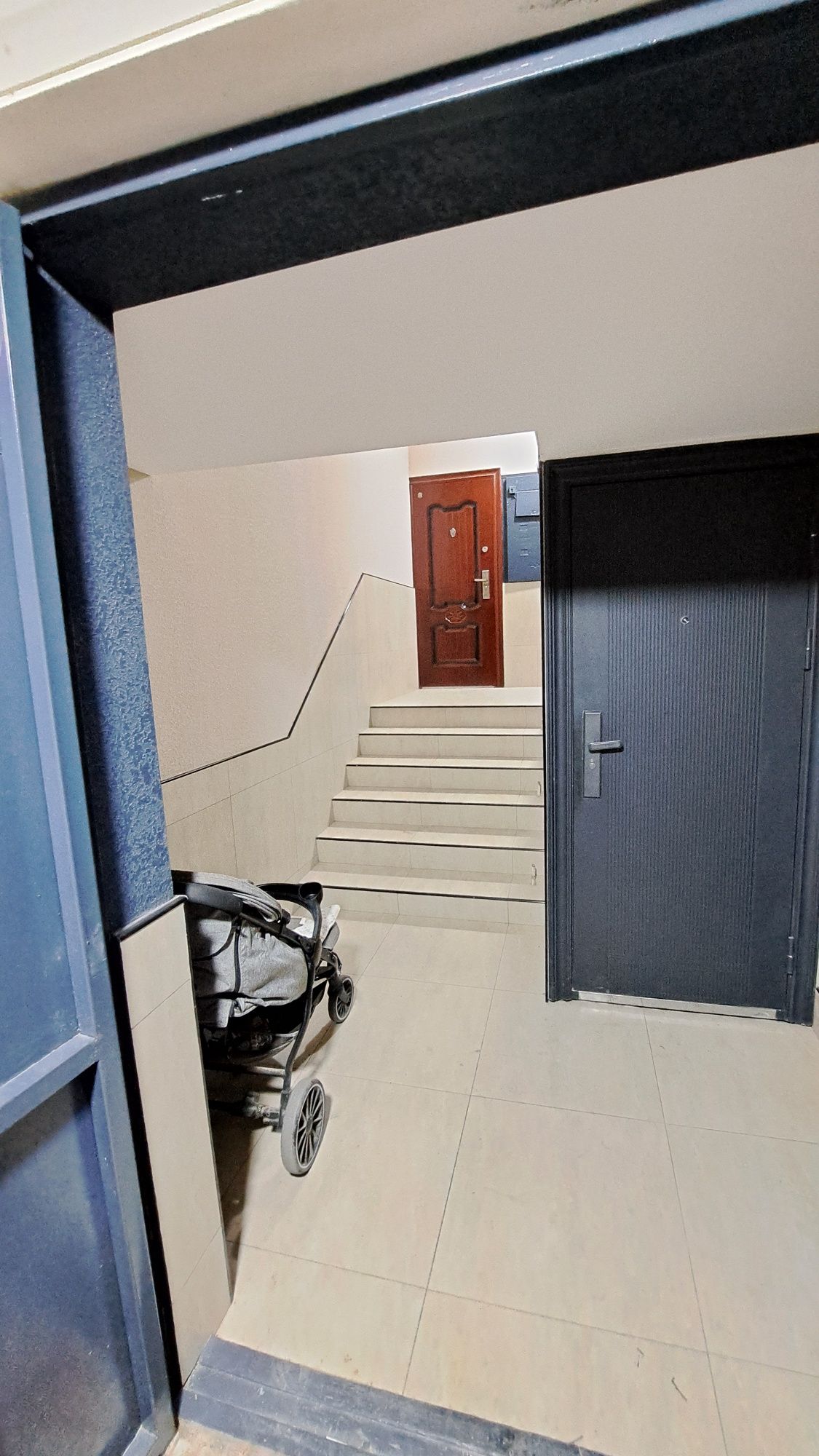 Metro tinchlik Gunchada Nurafshon kochada 3 xonali uy.