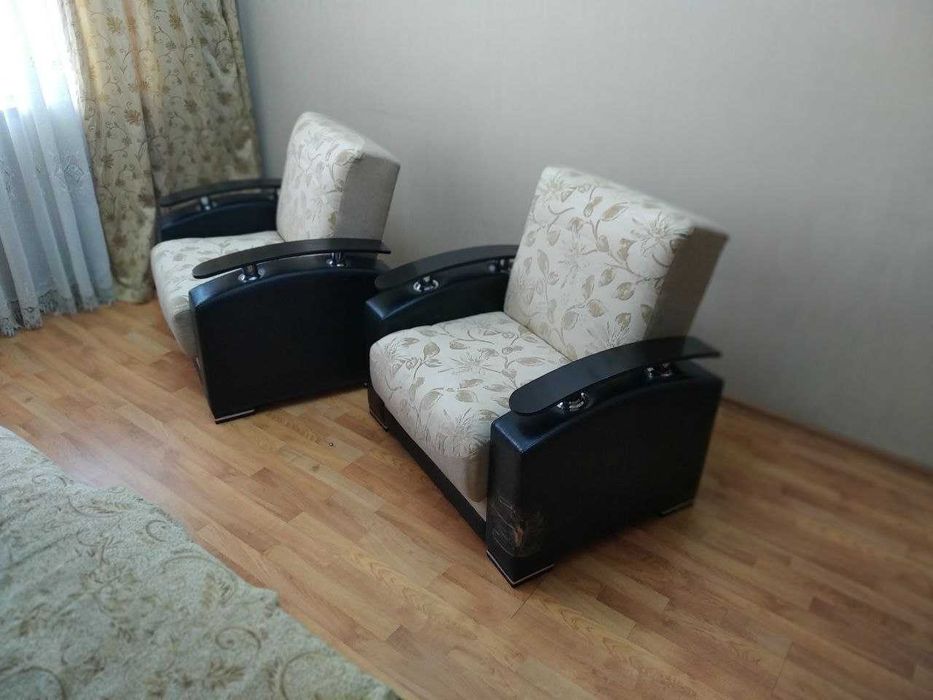 КРЕСЛА мягкие , раскладные.  И стулья.