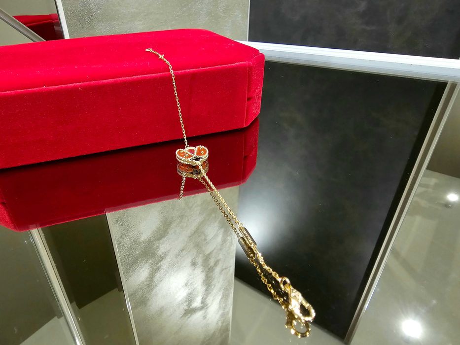 Van Cleef & Arpels VCA Rose Lucky Spring Open Ladybug Дамска Гривна