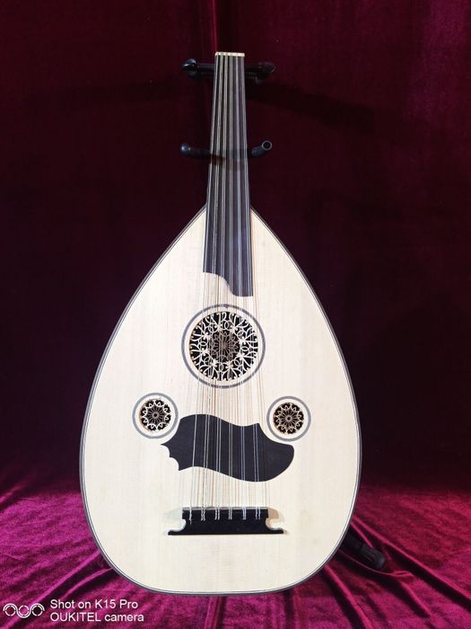 Уд.Турски  музикален инструмент.