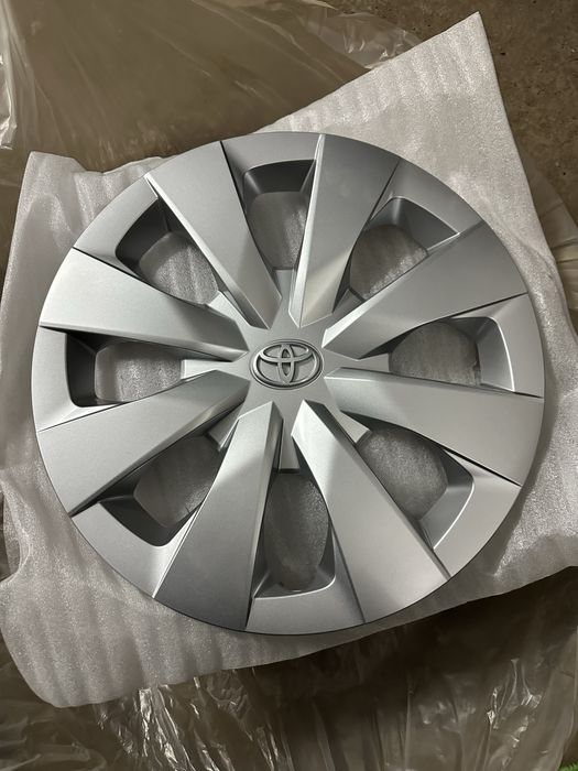 Продам колпаки на диски R16 toyota