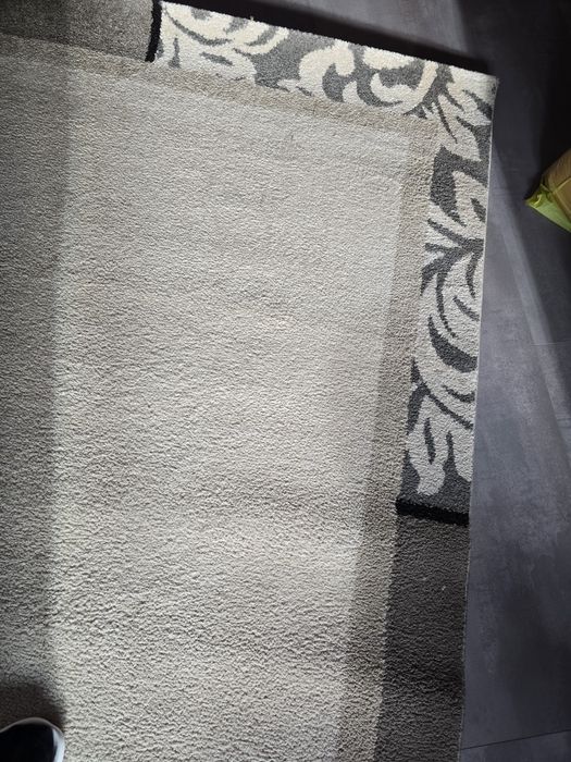 Vand covor bej cu model