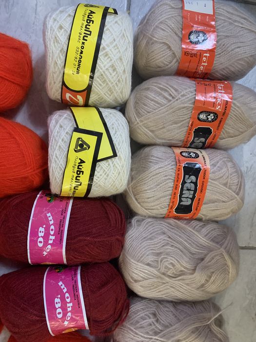 Прежда за плетене на дрехи . 4 лв / 50 гр.