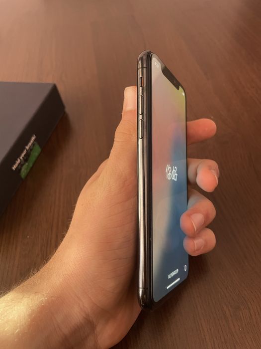 Iphone XS + подарък 4 калъфа