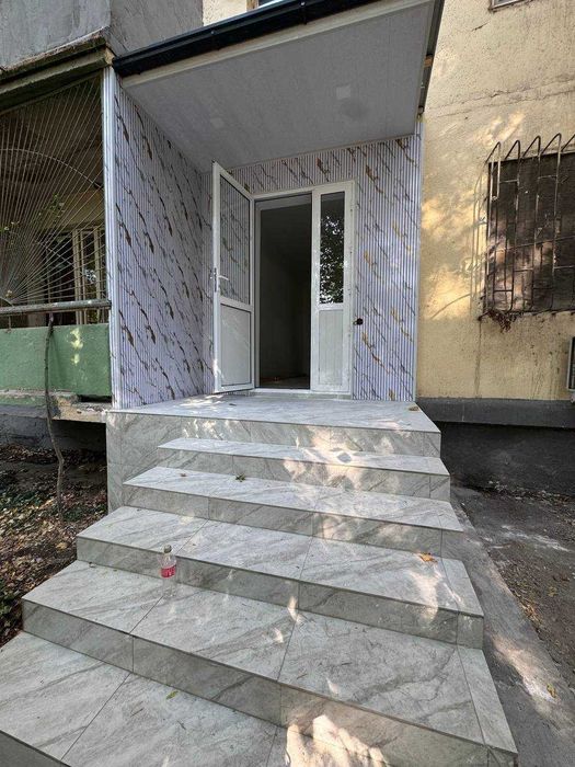 СРОЧНО !! Продаётся нежилой квартира в Яшнабаде 1/1/4 ( 15 кв/м )