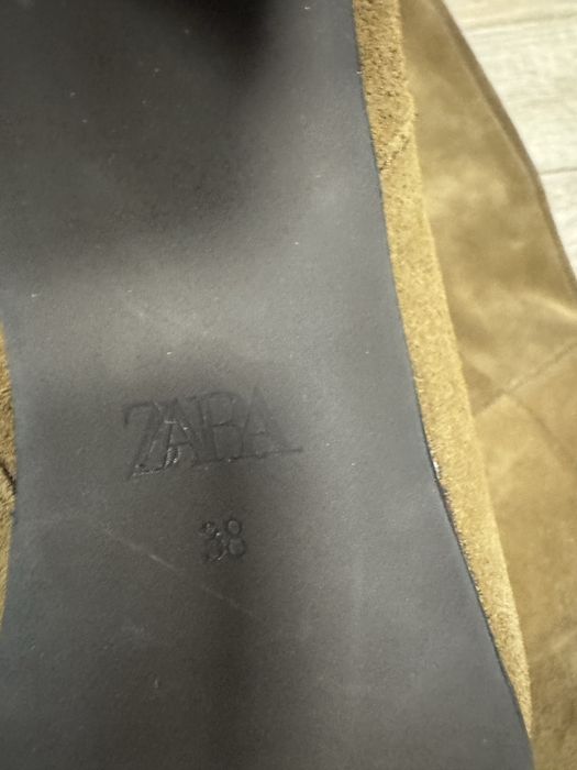 Велурени ботуши Zara