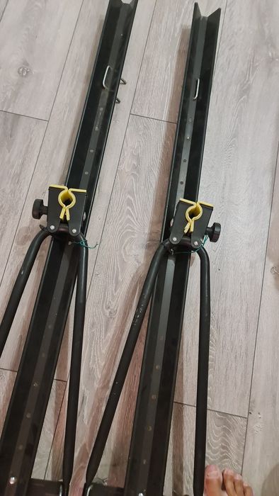 Vând suport  bicicleta .