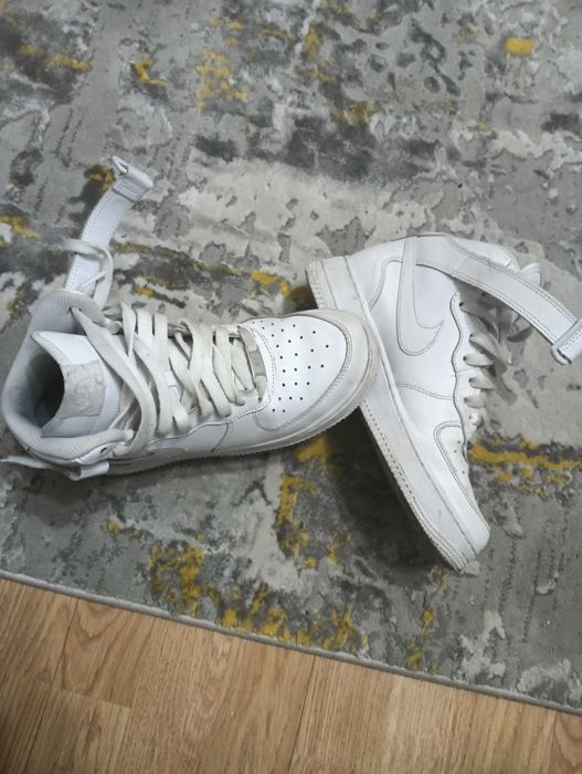 Vând Nike Air Force 1  nepurtati mărime 38,5  culoare alb