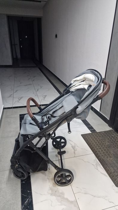 Продам прогулочную коляску