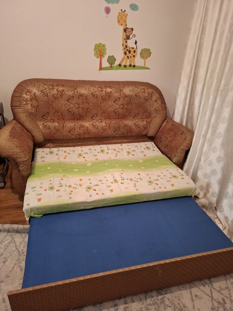 Продам диван б/у в нормальном состояний