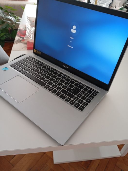Лаптоп ACER със зарядно
