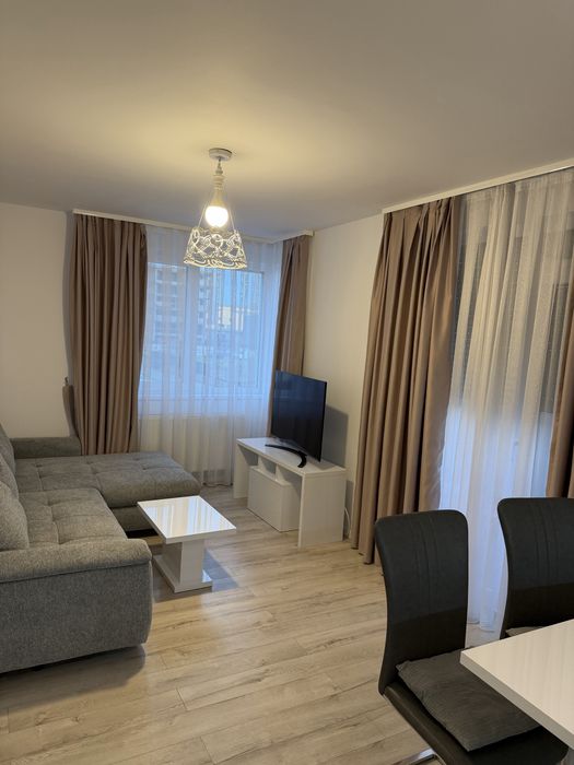 Inchiriez apartament in ARED