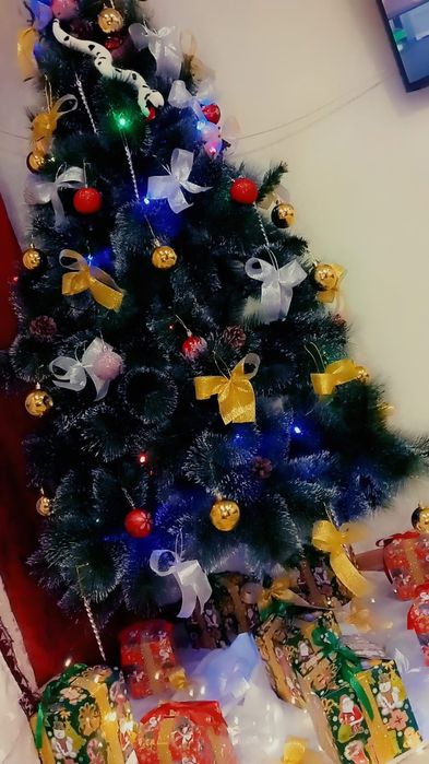 Продам ёлку 2.1 .