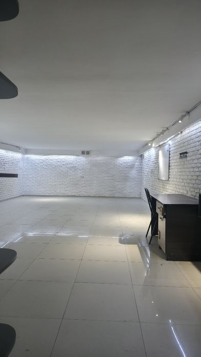 1 этаж с подвалом Евроремонт проходимость людей большая