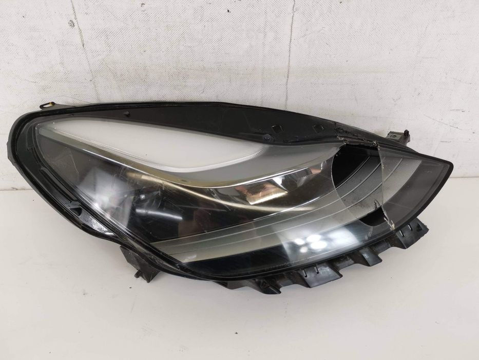 Десен фар / Far Desен Led Tesla Model 3/Y Оригинален Повреден - Продав