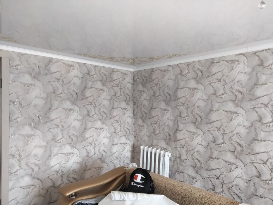 Клеим обой семей