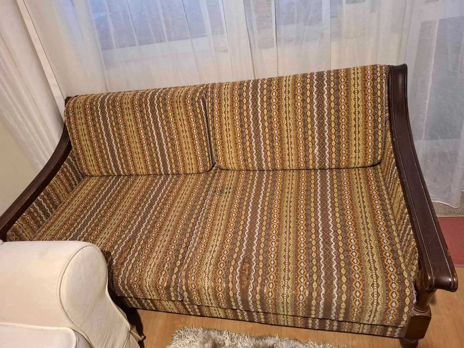 Двуместен старинен диван