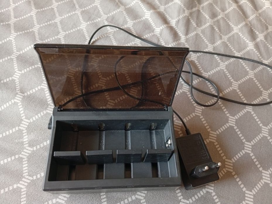 Vând încărcător duracell cef22gbl 3,Panasonic bq-cc06