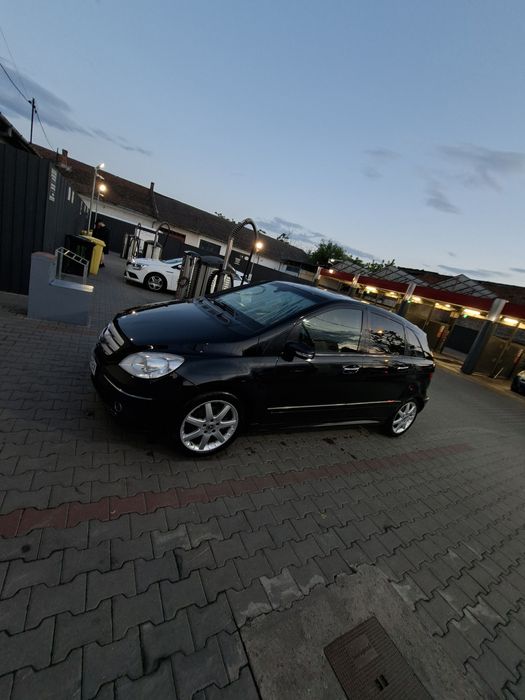 Mercedes Benz B200