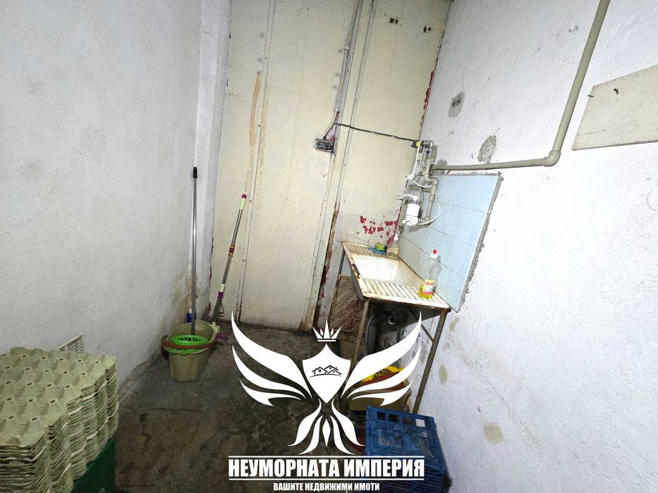 Под наем 85кв помещение с двор за офис студио кабинет в село Крумово