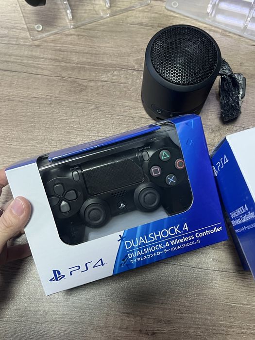 Игровой контроллер Sony Dualshock 4 v2 черный