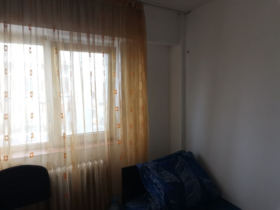 Vand apartament in centru Rovinari  4 camere
