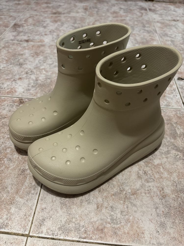 Боти Crocs бежови