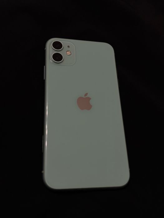iPhone 11 в идеальном состоянии